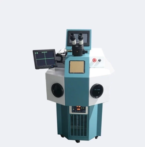 Machine à souder au laser à fibre de 200W pour le soudage de métaux gris de bijoux en or et argent - Product Image 1