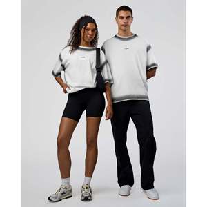 Camiseta Unisex Extra Grande de Peso Pesado - 100% Algodón Orgánico con Impresión Digital y Serigrafía en Blanco y Negro - Product Image 1