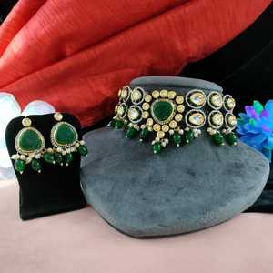 Ensemble de tour de cou Kundan et Moissanite en métal poli de la meilleure qualité pour les femmes - Product Image 1