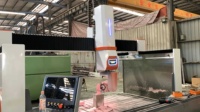 Machine de gravure CNC industrielle 5 axes XJ3013X-1D pour la sculpture de pierre, équipement de routage 3D robuste pour marbre et granit