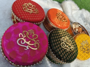 กล่องเหล็กตกแต่งลายพระพิฆเนศสีสันสดใสสำหรับแขกงานแต่งงานของขวัญปาร์ตี้คืนของขวัญเทศกาล - Product Image 5