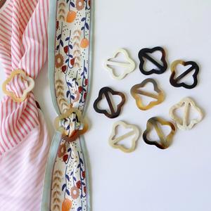 Anillo para Bufanda de Cuerno de Búfalo con Pulido Suave que Agrega Elegancia Suave y Sujeción Segura a Cualquier Bufanda de Alta Calidad - Product Image 2