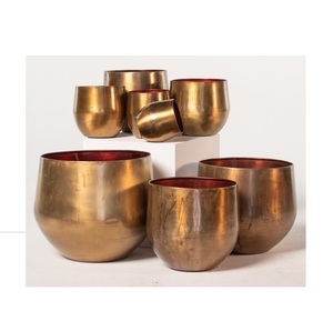 S/2 Macetas de metal sólido Diseño Premium Uso en interiores o exteriores para plantas verdes Decoración del hogar Macetas y macetas con diseño martillado - Product Image 3