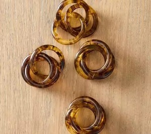 Nouveaux anneaux de serviette en résine au design audacieux et attrayant pour les accessoires de cuisine et la décoration de salle à manger modernes - Product Image 6