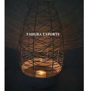 Beau bougeoir à cage surdimensionné avec design artistique et cadre en métal solide, parfait pour les salons et la décoration d'entrée - Product Image 3