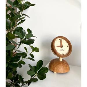 Horloge de table en bois qui rend le chronométrage quotidien plus élégant, l'horloge rehausse l'ambiance générale d'une pièce grâce à son charme naturel - Product Image 4