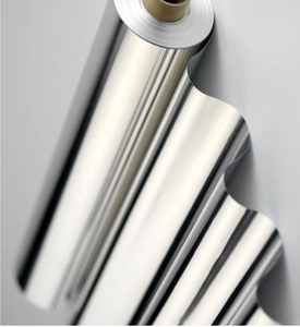 Rouleau de papier aluminium de cuisine de 72m de long 10.5 microns disponible à des prix compétitifs - Product Image 1