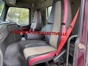 Camion benne diesel poids lourd Volvo FMX 420 8x4 d'occasion 2018, conduite à droite, Euro 6, pour transport minier - Product Image 5