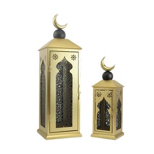 Juego de Faroles de Ramadán de Metal Dorado de Lujo con Luna Creciente en la Parte Superior, Paneles con Corte Intrincado, Elegante Portavelas para Decoración Festiva del Hogar - Product Image 3