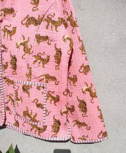 Chaqueta acolchada de algodón con estampado de Tigre con estampado de bloques a mano para mujer, Chaqueta corta Kantha Reversible de temporada de invierno, tejida informal - Product Image 4