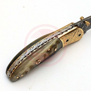 Couteau pliant artisanal Damas avec manche en bois et étui en cuir - Product Image 6