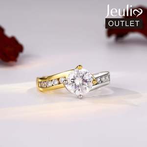 Anillo de Compromiso Jeulia de Plata de Ley Bicolor con Moissanita de Corte Radiante - Product Image 5