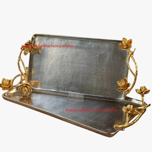 Plateau de service de luxe en métal doré de qualité Plateau de service pour collations et desserts Design antique Accent floral Accessoires de cuisine en vente - Product Image 5