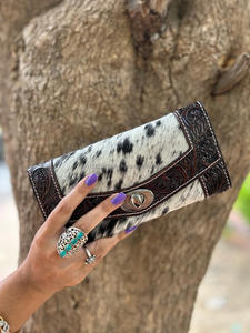 Style unique cheveux sur peau noir usiné fourrure cuir pochette femmes conçu sac à main vente chaude en cuir usiné Style occidental portefeuille - Product Image 3