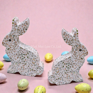 Sculpture unique de lapin de Pâques en nacre naturelle, ornement de luxe fait à la main pour la maison, pour la célébration de printemps, en provenance du Vietnam - Product Image 1
