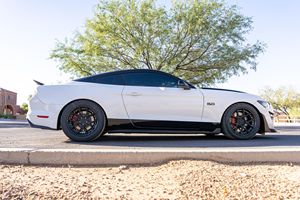 Ford Mustang GT Premium Coupé 2016 en excellent état, prêt à être expédié - Product Image 3
