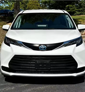 Toyota Sienna LE 7 places 2024, traction avant, boîte automatique, intérieur foncé, sièges en tissu, pneus R19 - Product Image 1