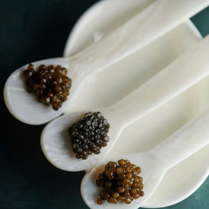 Cuchara de caviar hecha a mano de lujo Material de concha Natural para servir alimentos delicados Presentación gourmet y uso de decoración - Product Image 2