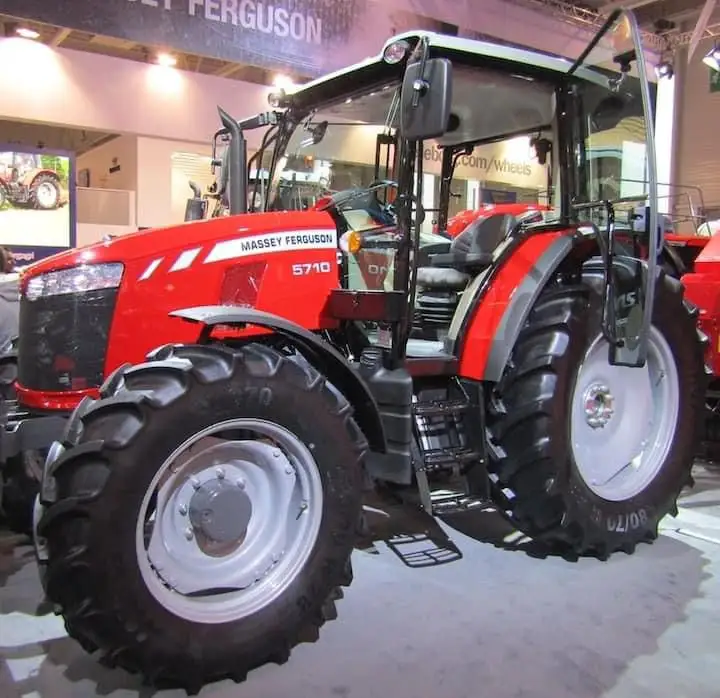 Nouveaux tracteurs de ferme à quatre roues Massey Ferguson 120hp 4x4wd avec petite mini machine compacte d'équipement agricole pour les terres agricoles