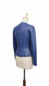 Veste courte tendance pour femme - Véritable cuir de mouton fini et teint uni, imperméable - Product Image 4