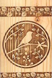 Urne de crémation en bois de pin faite à la main pour les cendres humaines Urne en bois personnalisée pour grande boîte d'urne commémorative fabriquée à la main - Product Image 6