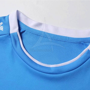 Uniforme de football léger respirant de couleur personnalisée de haute qualité 100% vêtements d'équipe en polyester à vendre - Product Image 3