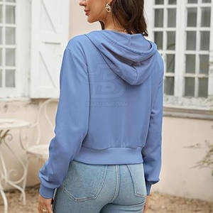 เสื้อฮู้ดครอปทรงสลิมฟิตมีซับใน ระบายอากาศได้ดี เหมาะสำหรับฤดูหนาว สวมใส่สบายๆ กลางแจ้ง ความยาวสั้น มีโลโก้ด้านหน้า ผลิตในปากีสถาน ลดราคาพิเศษทางออนไลน์ - Product Image 3