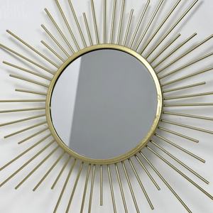 Miroir de décoration murale moderne de luxe de forme irrégulière, fait à la main, cadre en métal design, finition en laiton AK Artisanat Maison Dernier art mural - Product Image 2