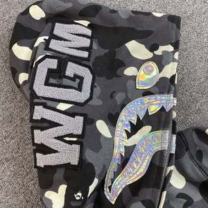 เสื้อฮู้ดซิปหน้าฉลามลายพรางสำหรับผู้ชายผ้าคอตตอน450GSM 100% ขนแกะออกแบบเองได้ - Product Image 6