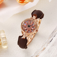 Fenyi vente en gros nouvelle mode féminine rétro moderne niche conception Unique flocon de neige rotatif verre alliage montre à Quartz pour les filles