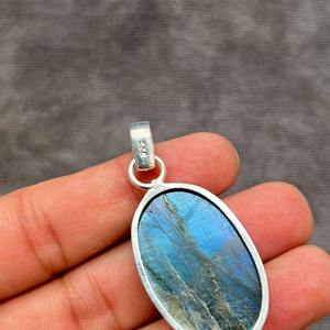 Excelente cabujón ovalado de labradorita azul Natural, colgante de diseñador Chapado en plata de ley 925 sólida para joyería al por mayor de mujer - Product Image 3