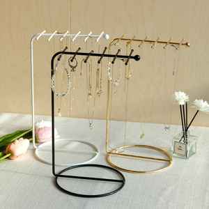 Elegante Soporte de Joyería de Metal Negro con 3 Niveles para Collares, Pulseras y Pendientes, Exhibidores de Escritorio - Product Image 6