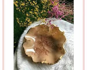 Cuenco decorativo de resina de lujo en acabado dorado, elegante bandeja central, elegante acento de Mesa para el hogar, sala de estar o decoración de eventos - Product Image 6