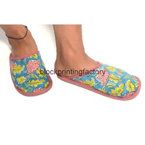 Nouvel arrivage de pantoufles d'intérieur confortables assez souples faites à la main pour femmes, pantoufles à bout fermé - Product Image 4