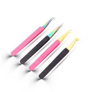 Pinces à cils en acier inoxydable de qualité professionnelle, autoclavables et faciles à désinfecter sans perdre leur finition - Product Image 2