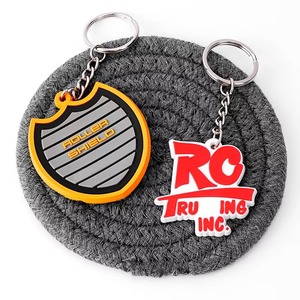 Venta al por mayor 2D 3D personalizado en forma de llavero de PVC suave logotipo personalizado llavero de silicona - Product Image 1