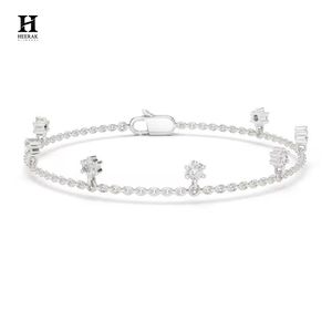 Bracelet sophistiqué avec pendentif diamant, chaîne en or délicate avec breloques diamant flottantes, bijoux fins de qualité supérieure - Product Image 3