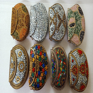 Bolsas de metal de mosaico hechas a medida disponibles en diseños variados adecuados para reventa por tiendas de bolsos de mano por LUXURY CRAFTS - Product Image 1