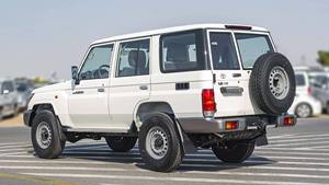 Auto Usado en Perfecto Estado, TOYOTA Land Cruiser HardTop 2024, 4.5L Diésel, Manual, V8, SUV, Listo para Enviar - Product Image 2