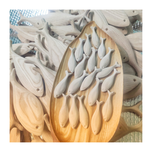 Poisson élégant en bois naturel fabriqué à la main pour un style de maison moderne - Product Image 1