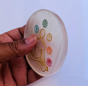 Posavasos de siete chakras grabado con selenita, compra en línea de ALIF CRYSTA | Posavasos de selenita al por mayor de La India - Product Image 3