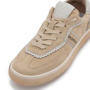 Pour les baskets Valentino en daim brillant contrastées - Beige - Product Image 5