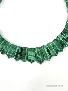 สร้อยคอโชคเกอร์มาลาไคต์สีเขียวธรรมชาติ เกรด AAA หรูหรา ยาว 18 นิ้ว - Product Image 3