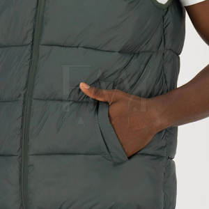 Veste d'hiver à bulles sans manches avec logo personnalisé du fabricant Vêtements Gilet bouffant pour hommes fabriqué à partir de Sialkot - Product Image 4