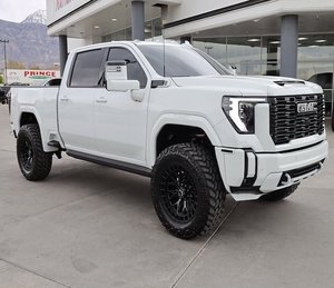 GMC Sierra 3500 HD Denali 2025, Tracción en las Cuatro Ruedas, Cabina Doble, con Faros LED y Neumáticos R20 - Product Image 1