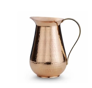 Jarra de agua de cobre moderna con asa Diseño clásico Jarra de agua de cobre puro Exportadores India - Product Image 1