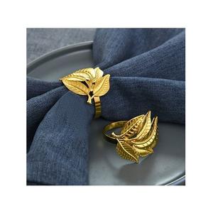 Ensemble de 2 porte-bagues en tissu pour mariage, design classique, en stock, couleur or métallique, accessoires de table de haute qualité - Product Image 1