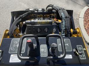 2025 700HDX Mini chargeuse compacte antidérapante pour usage personnel Chargeur sur chenilles efficace Chargeuse avant Composants de base Roulement de moteur à moteur - Product Image 3