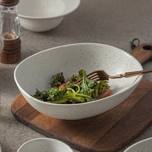Assiettes plates rondes japonaises Yayu, nouveau logo personnalisé, noir mat, avec pois, pour restaurant, en céramique blanche - Product Image 3