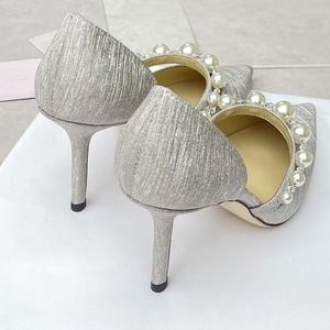 Chaussures de mariée élégantes blanches à talon chaton pour femme – Escarpins confortables à talon bas, bout pointu, bride en dentelle et perles – Idéales pour mariage et été - Product Image 4
